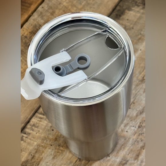 Hidden compartment located in a 30oz stainless steel coffeee tumbler - Picture 6 of 7